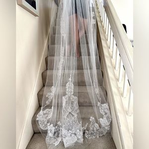 NWT Cathedral Length wedding veil